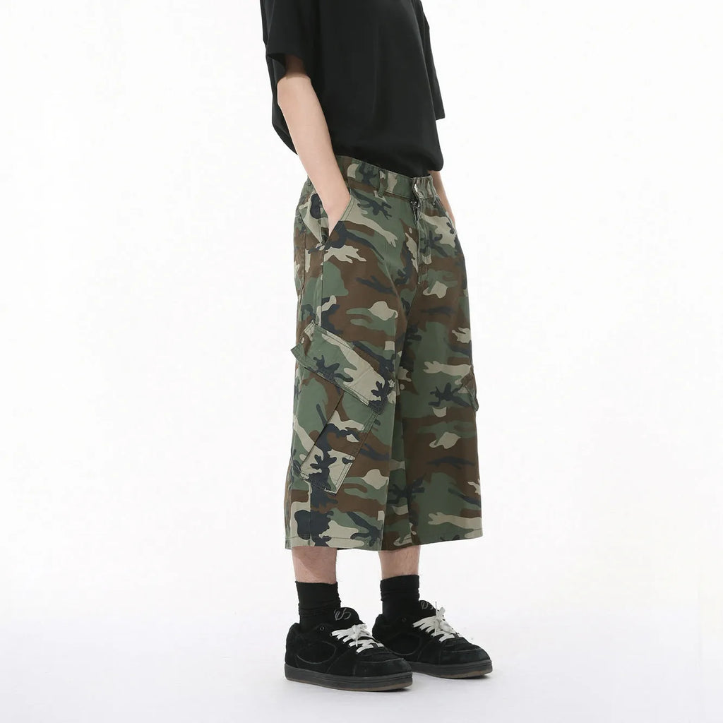 Men's camouflage cotton trousers with cropped length, wide leg fit, side stitching, and large pockets