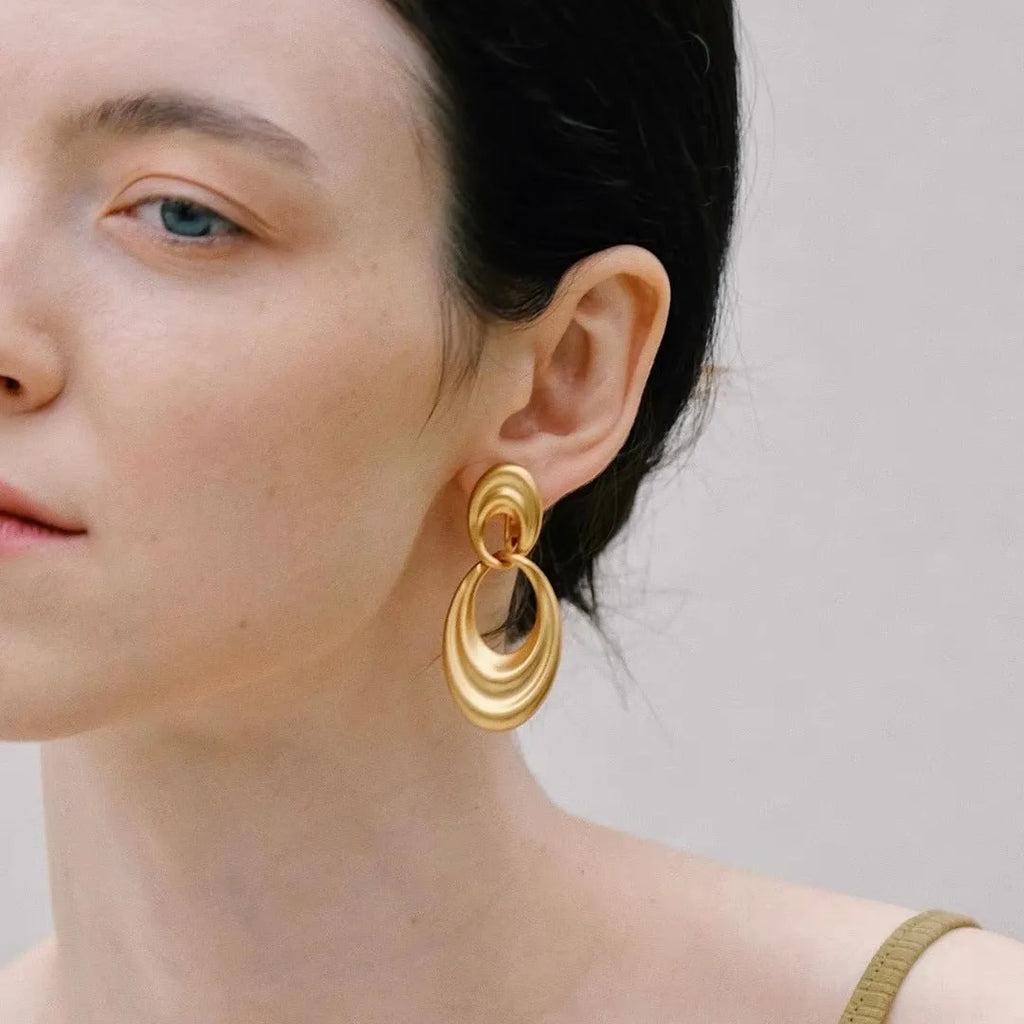 Women's copper earrings with double circle design and quicksand colour finish in a French retro style.