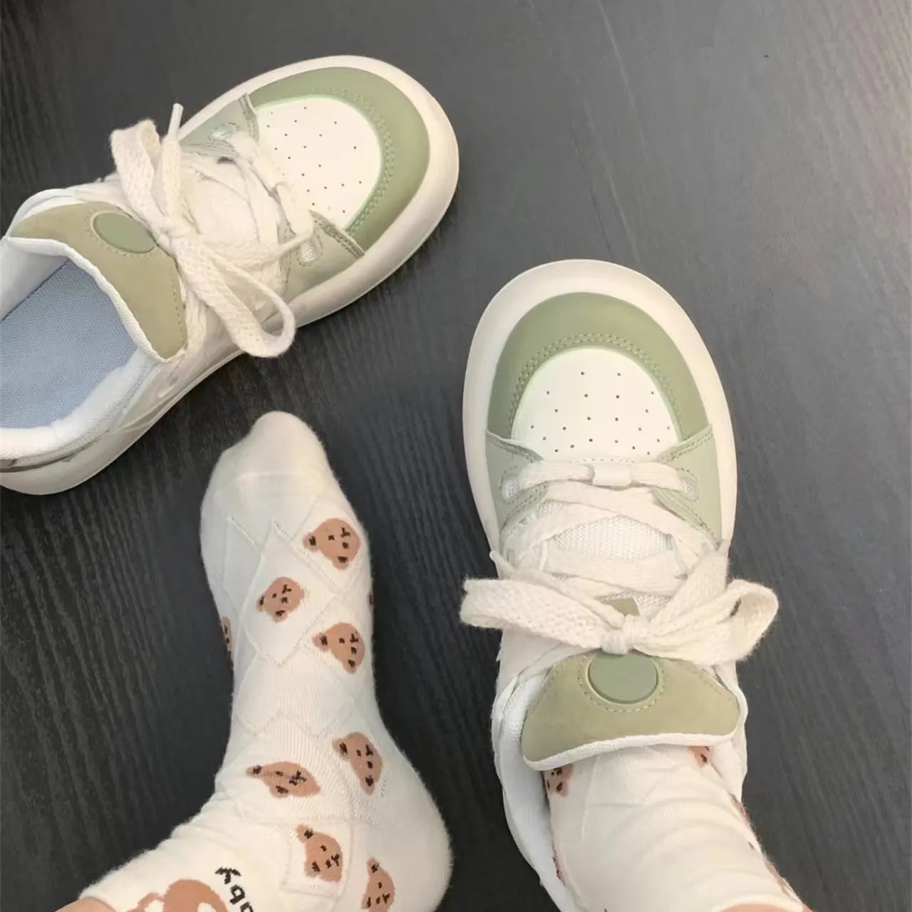 Green women's casual flat shoes with PU mesh uppers and non-slip soles