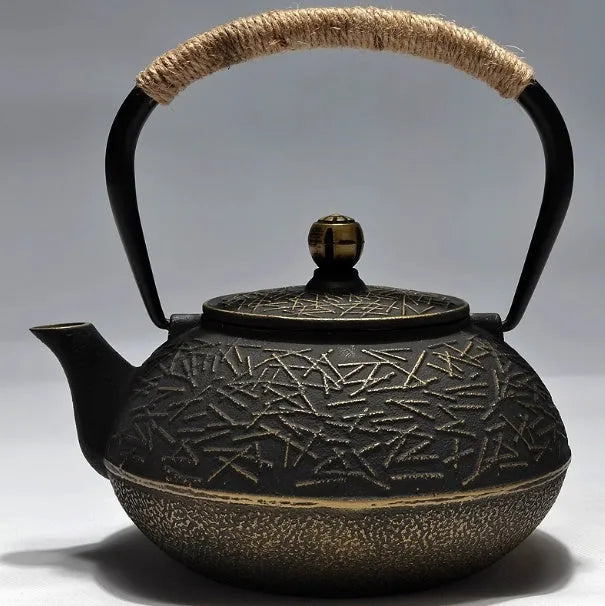 Japanese style cast iron teapot with traditional patterns and 0.9 litre capacity