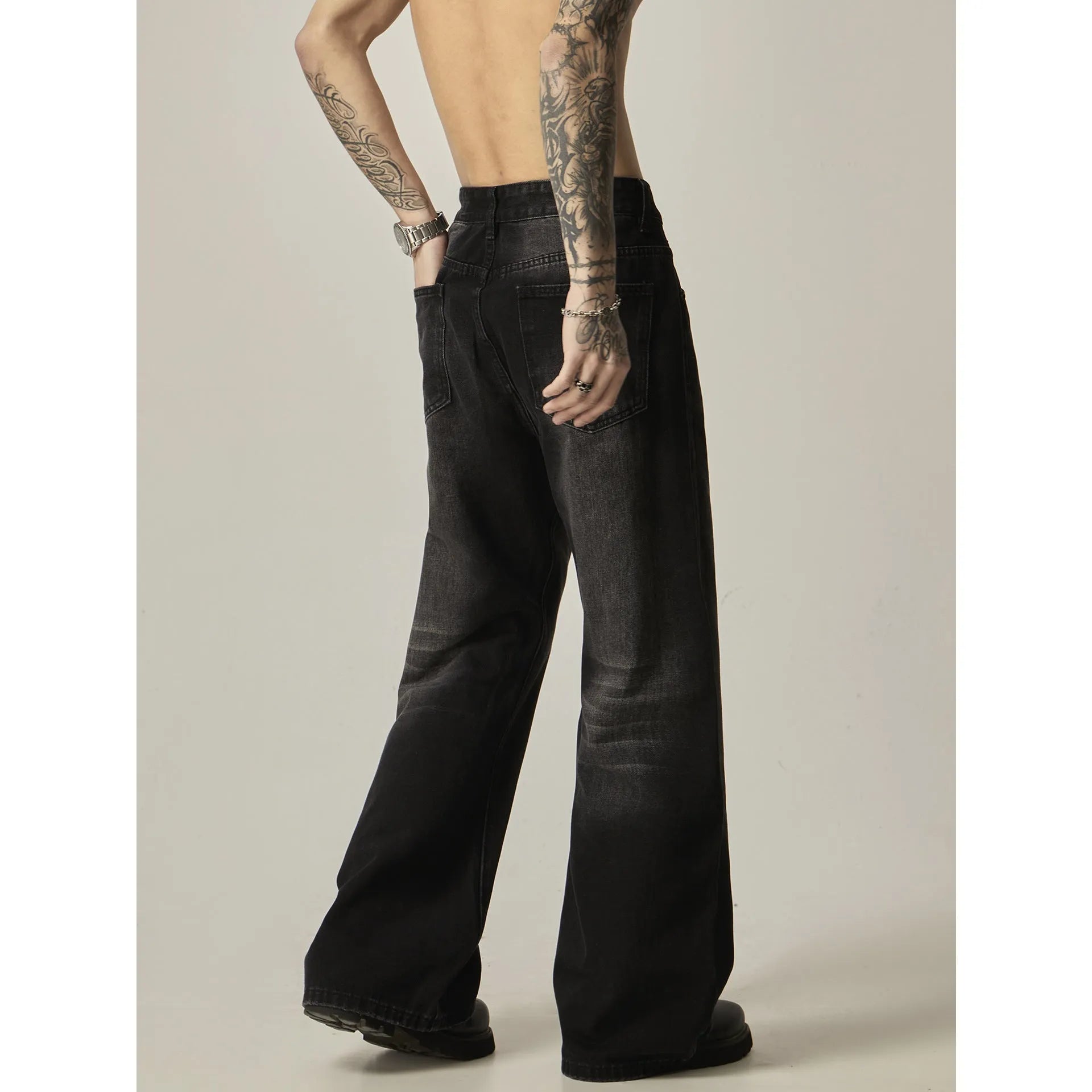 Black loose straight-leg American retro jeans with zipper fly on mannequin