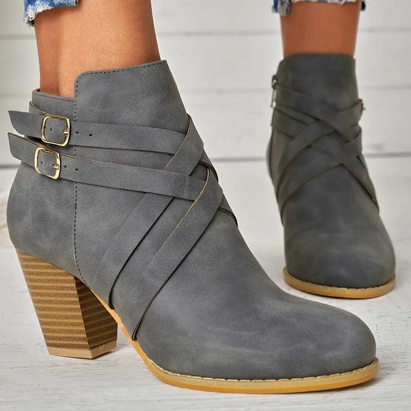 Women's plus size black short ankle boots with 7cm chunky heel and side zipper.