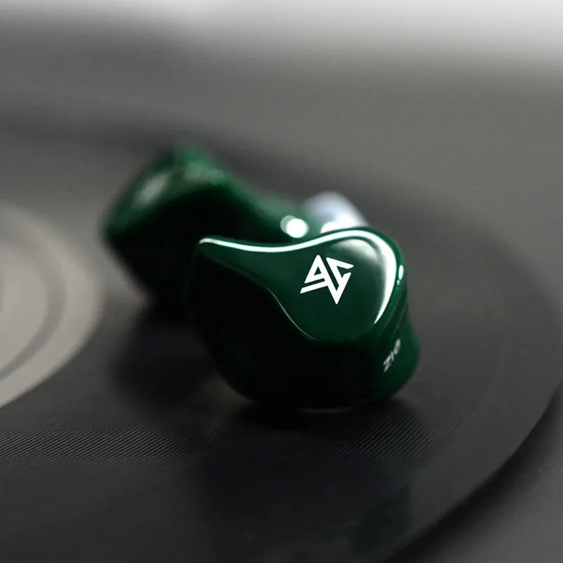 Black or Green Z1 true wireless Bluetooth in-ear headphones with charging case