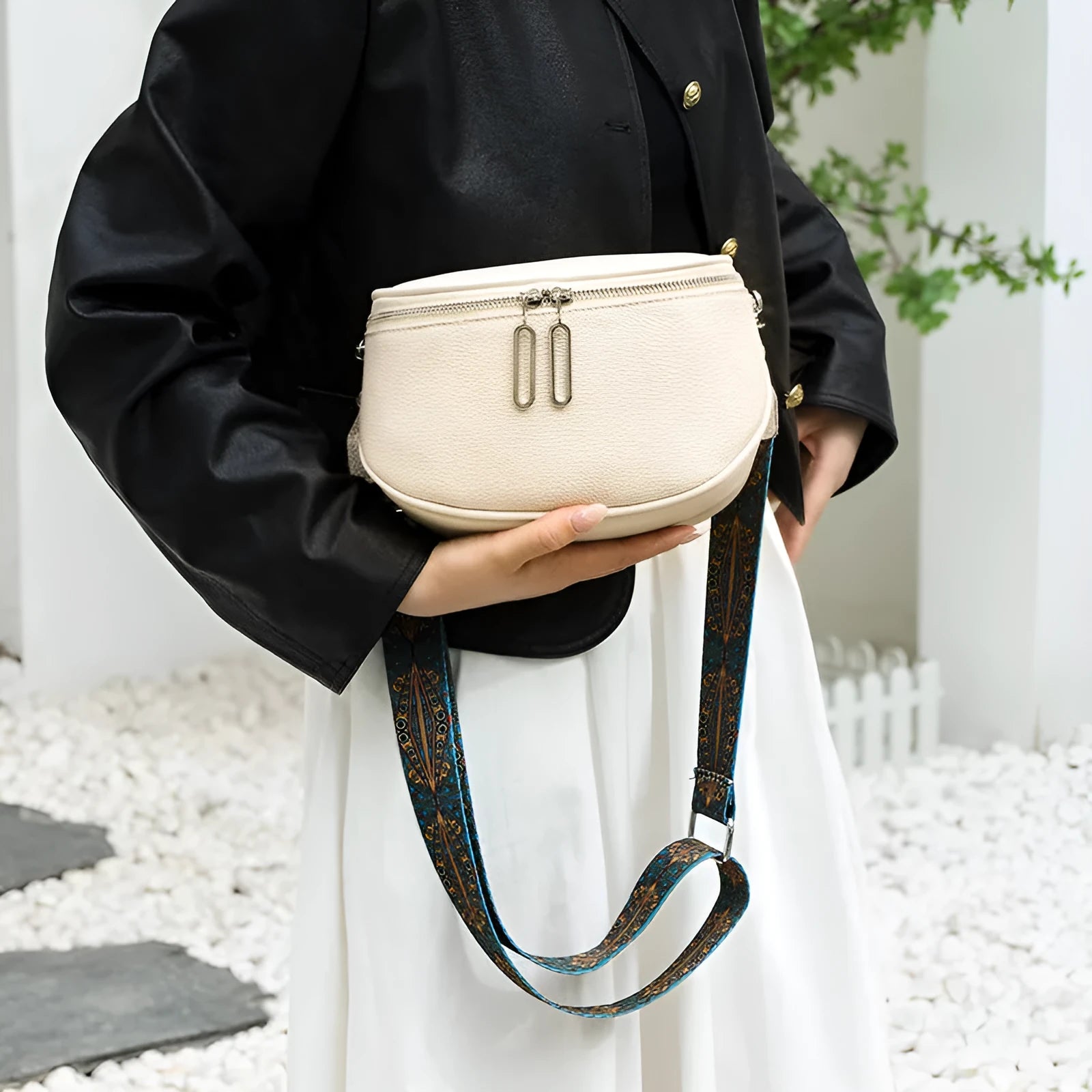 Women's PU leather messenger bag in saddle shape with cross-border fashion style