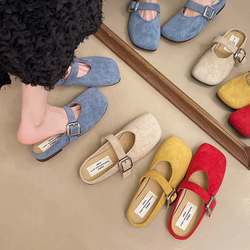 Women's flat closed toe slippers in apricot colour with square head and rubber sole.