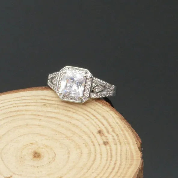 Women's platinum-coloured geometric ring with hollow design and inlaid zircon stones