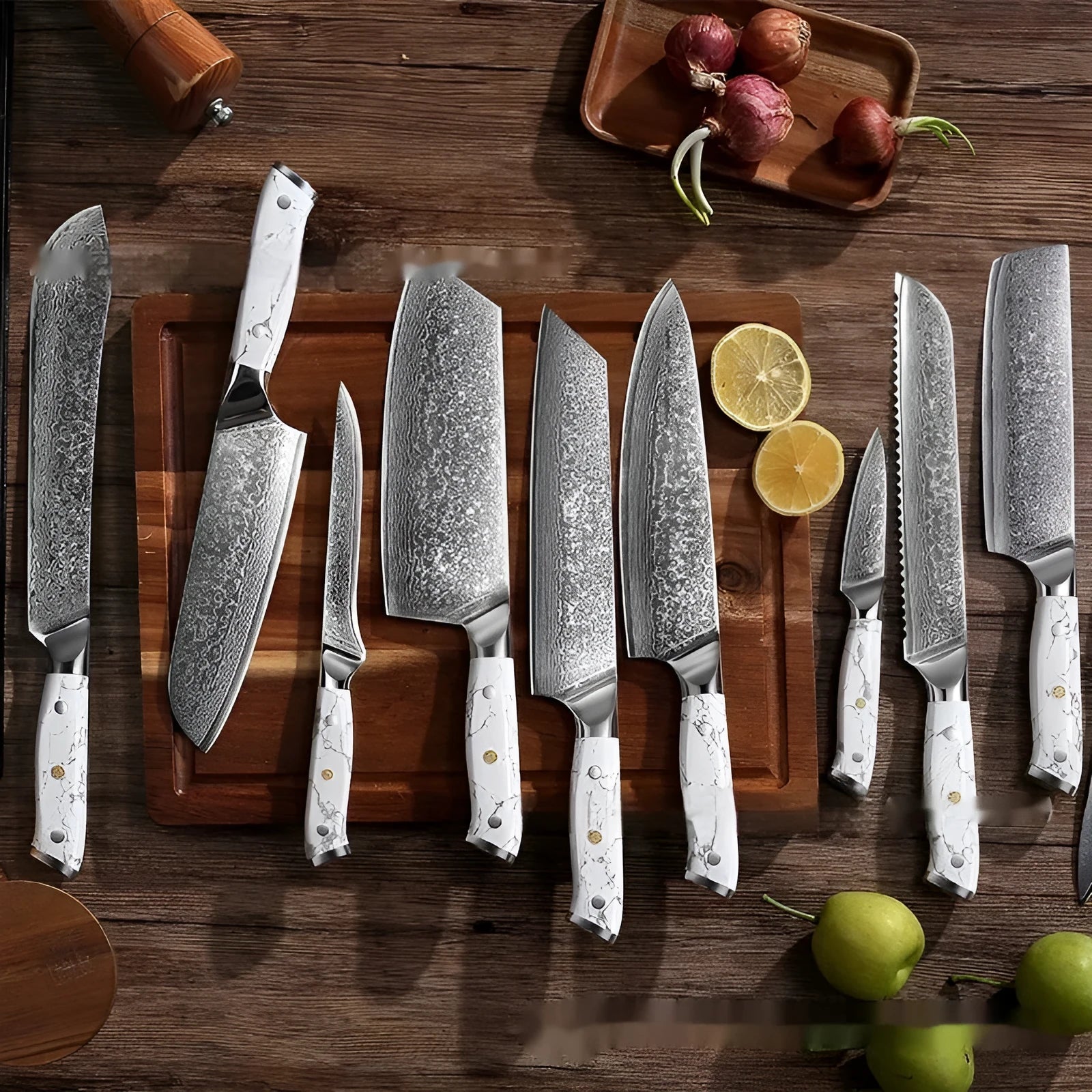 Damascus pattern VG10 steel chef's knife with 21cm blade and 11cm handle, total length 32cm
