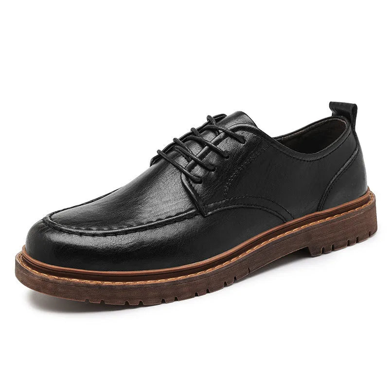 Casual leather shoes in black or brown with round toe and rubber soles