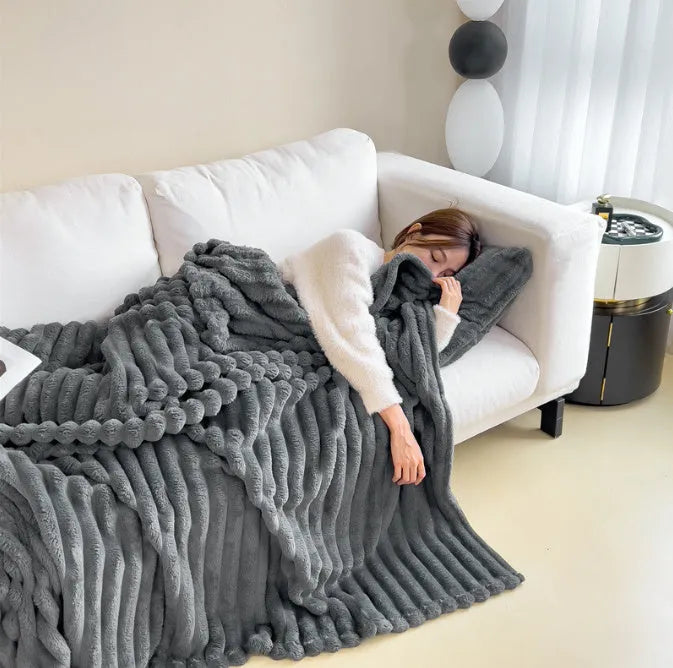 Soft Wind bubble velvet double-sided thickening polyester blanket in solid colour