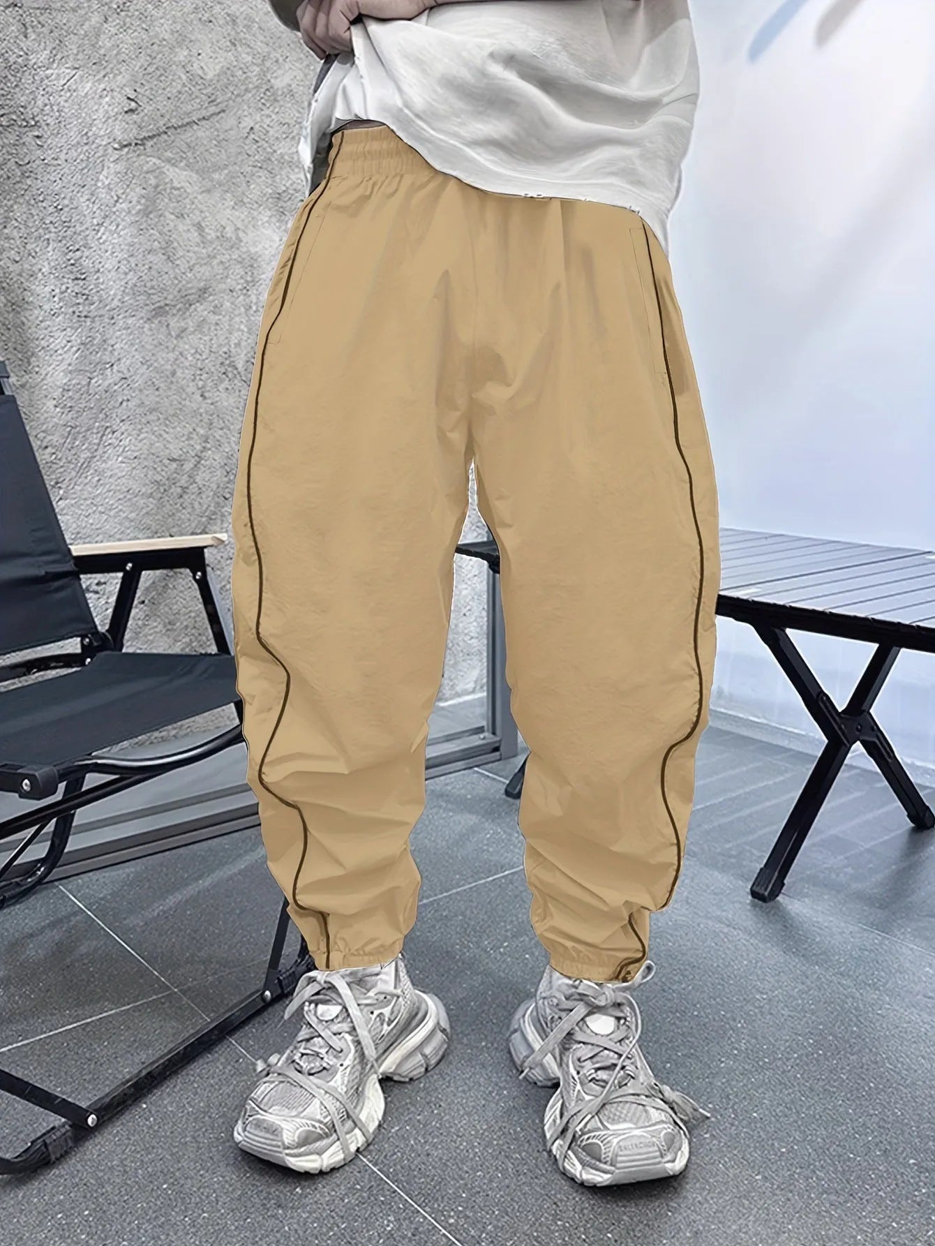 Men's loose fit bamboo fibre sports trousers in cropped length with high elasticity