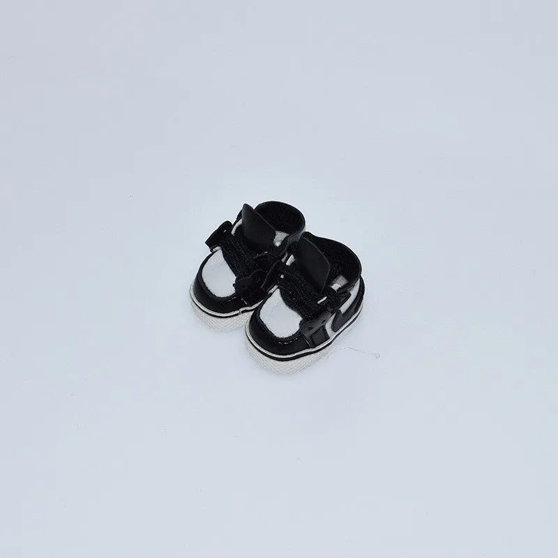Replacement shoes for 17cm fashion dolls in various styles and colours