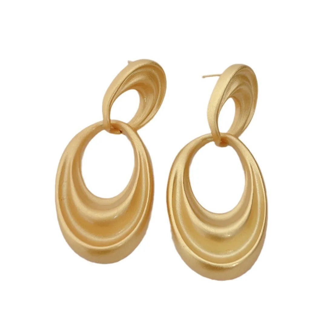 Women's copper earrings with double circle design and quicksand colour finish in a French retro style.