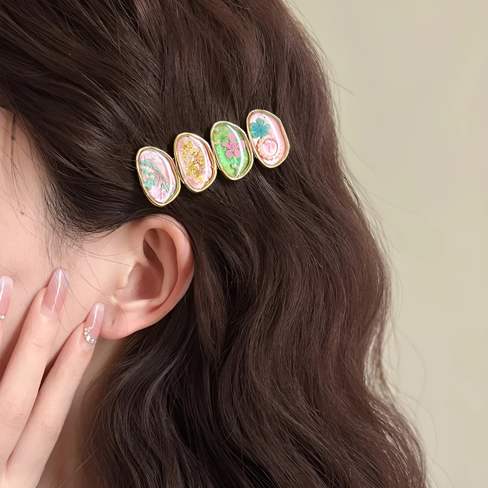 Forest Fairy side bangs hair clip for women in pink plastic and resin with Korean-style lines