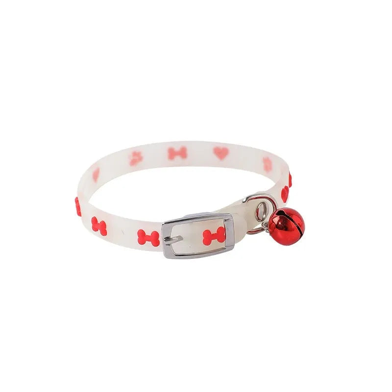 Adjustable luminous cat collar with silicone chain and metal bell in nighttime visibility design