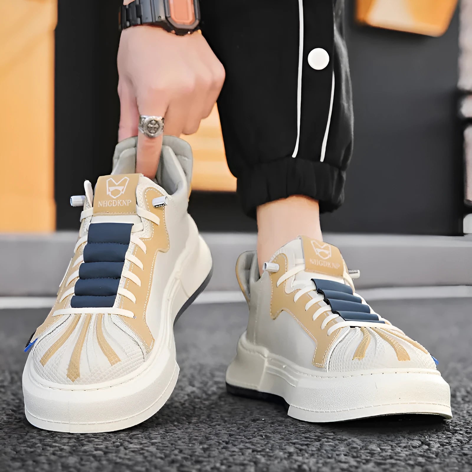 Men's beige low-top sneakers with elastic band and mesh lining for casual wear
