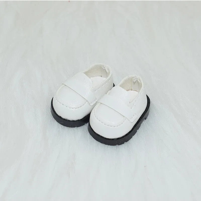 Replacement shoes for 17cm fashion dolls in various styles and colours
