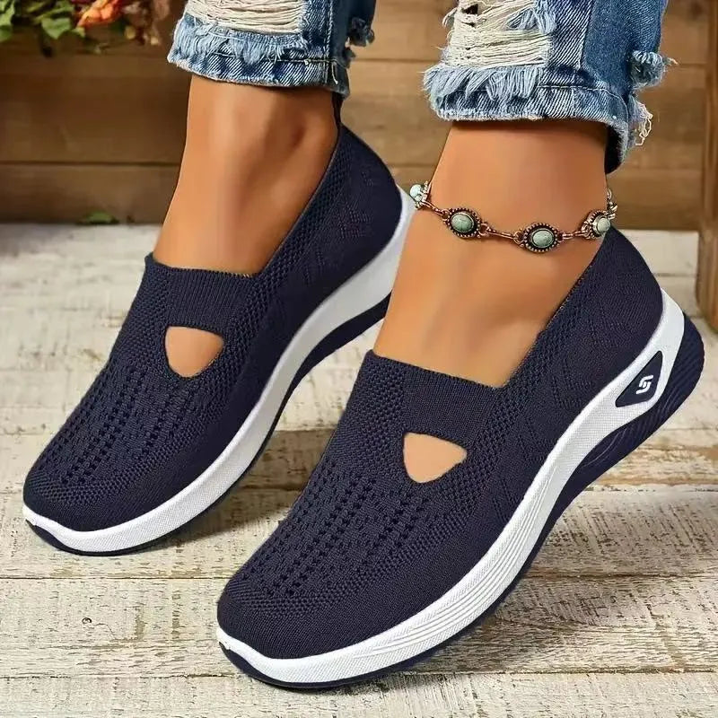 Casual mesh walking shoes with T-strap in multiple colours on a soft PVC sole.
