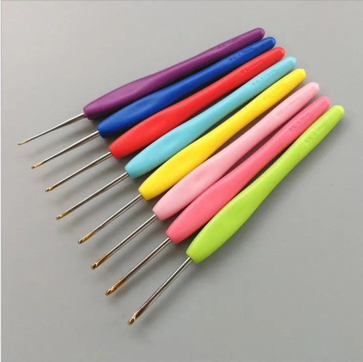 Complete set of 16 crochet hooks with thick and thin handles in storage bag