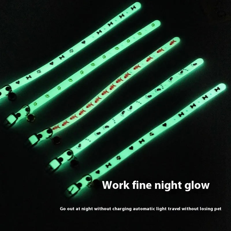Adjustable luminous cat collar with silicone chain and metal bell in nighttime visibility design