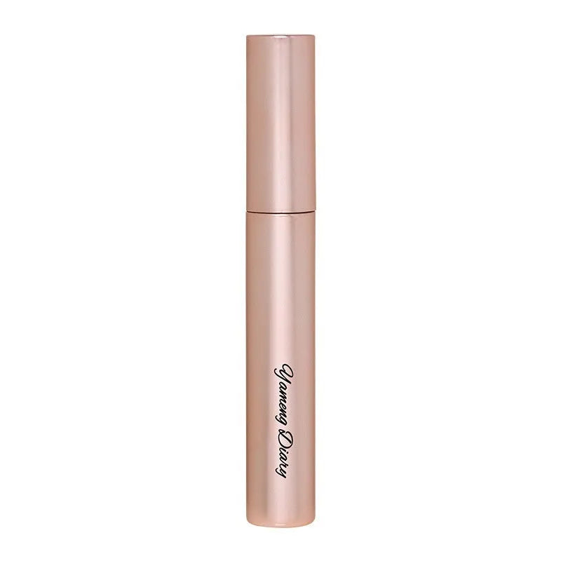 Long-lasting curling mascara in black and brown shades for defined eyelashes