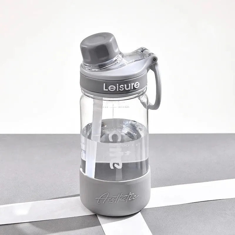 Cartoon pattern heat-resistant plastic straw cup in grey, green, or pink, showing 520ml, 780ml, and 1000ml size options.
