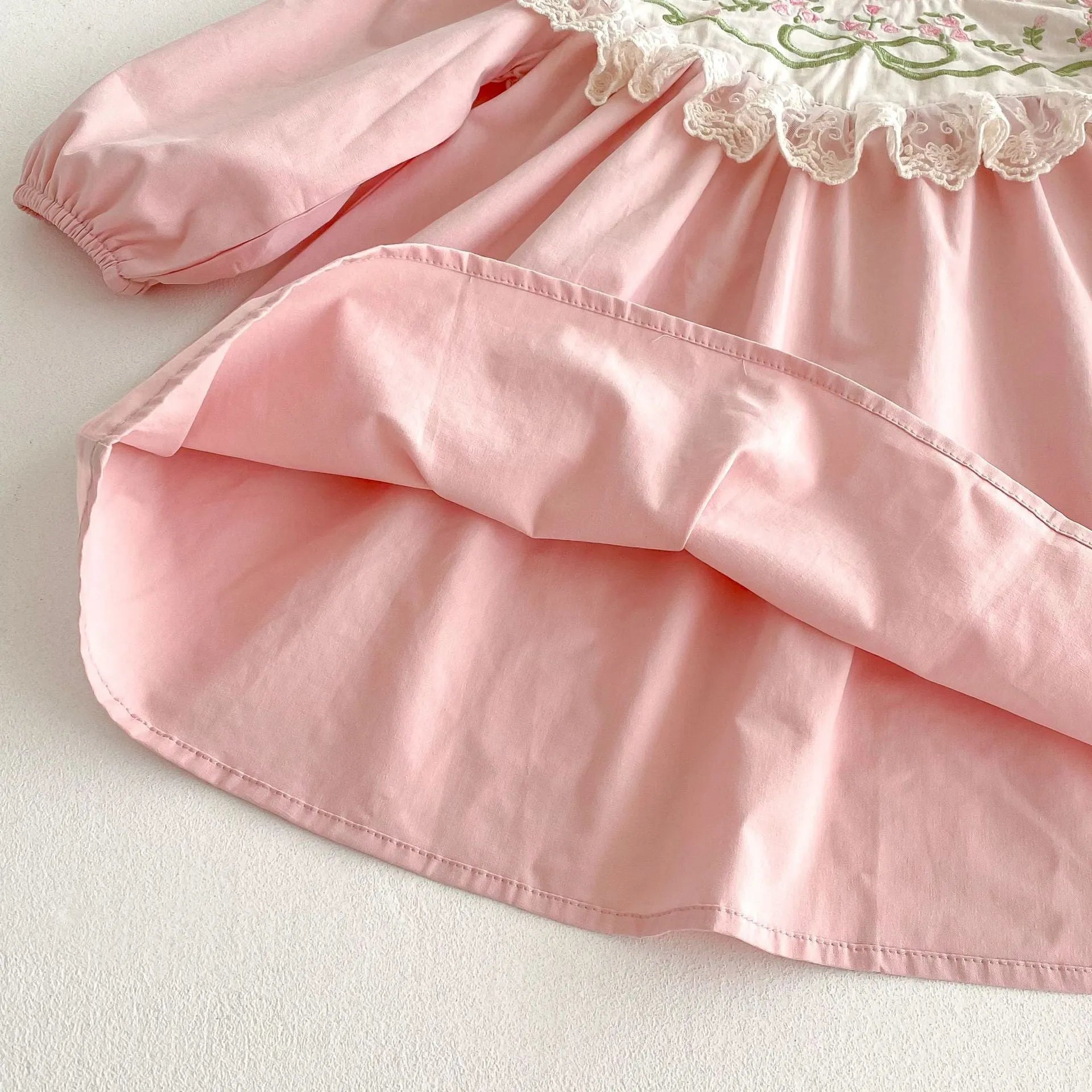 Pure cotton girls' dress in pink with lace stand collar and flower embroidery, long sleeves, princess style