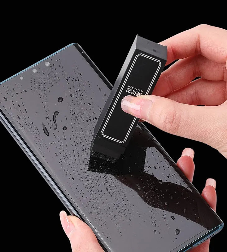 Black plastic case containing 40 disposable screen cleaner wipes for mobile phones and tablets.