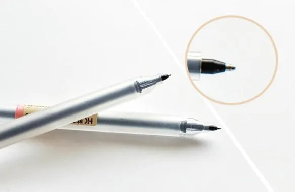 MUJI 12-piece gel pen set with black ink and 0.5mm fine nibs showing anti-leakage mechanism