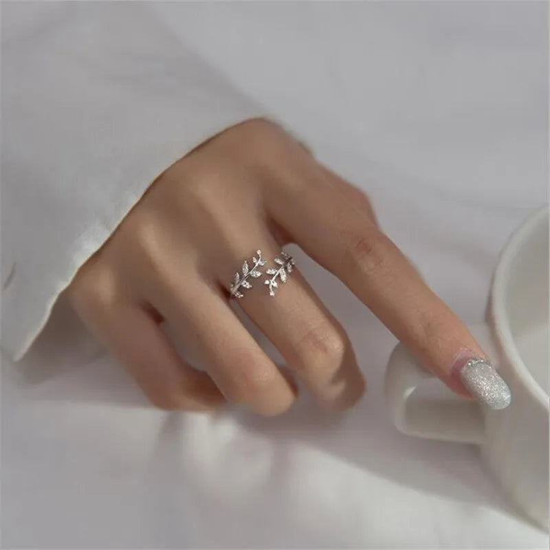 Women's leaf design copper fashion ring with geometric elements and electroplated silver or gold finish
