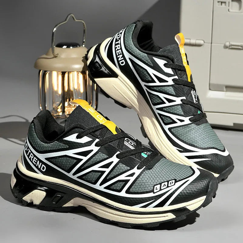Low-top hiking shoes in artificial leather with mesh lining and a flat rubber sole.