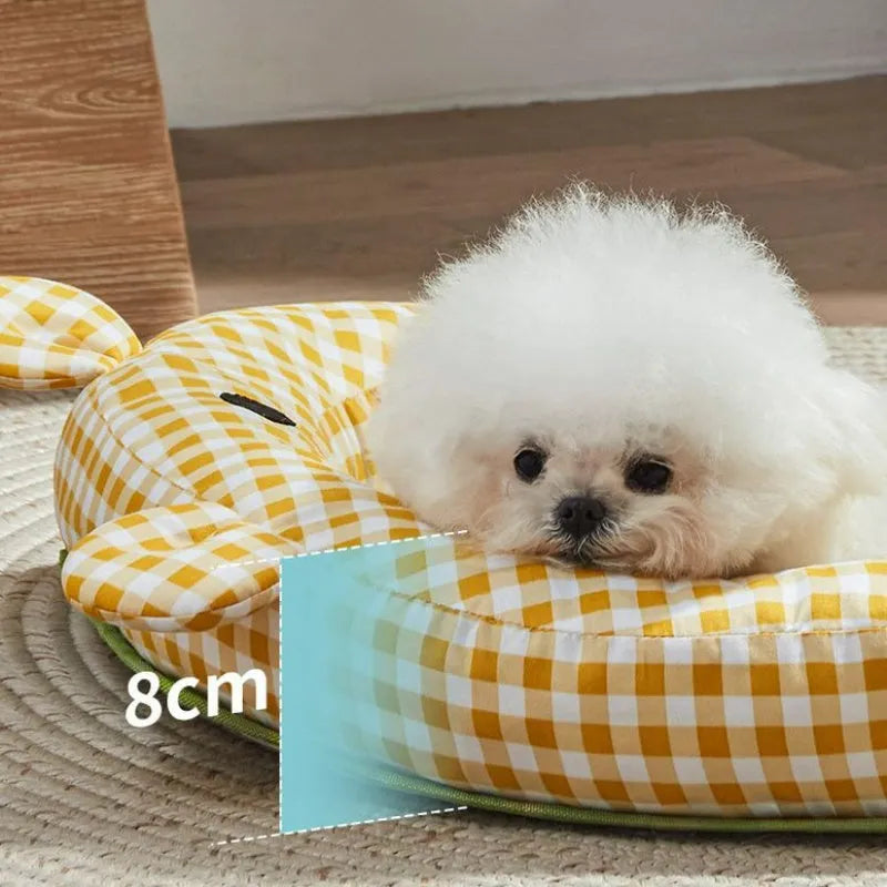 Four-season dog mat and cat nest in green or yellow showing four size options with weight recommendations