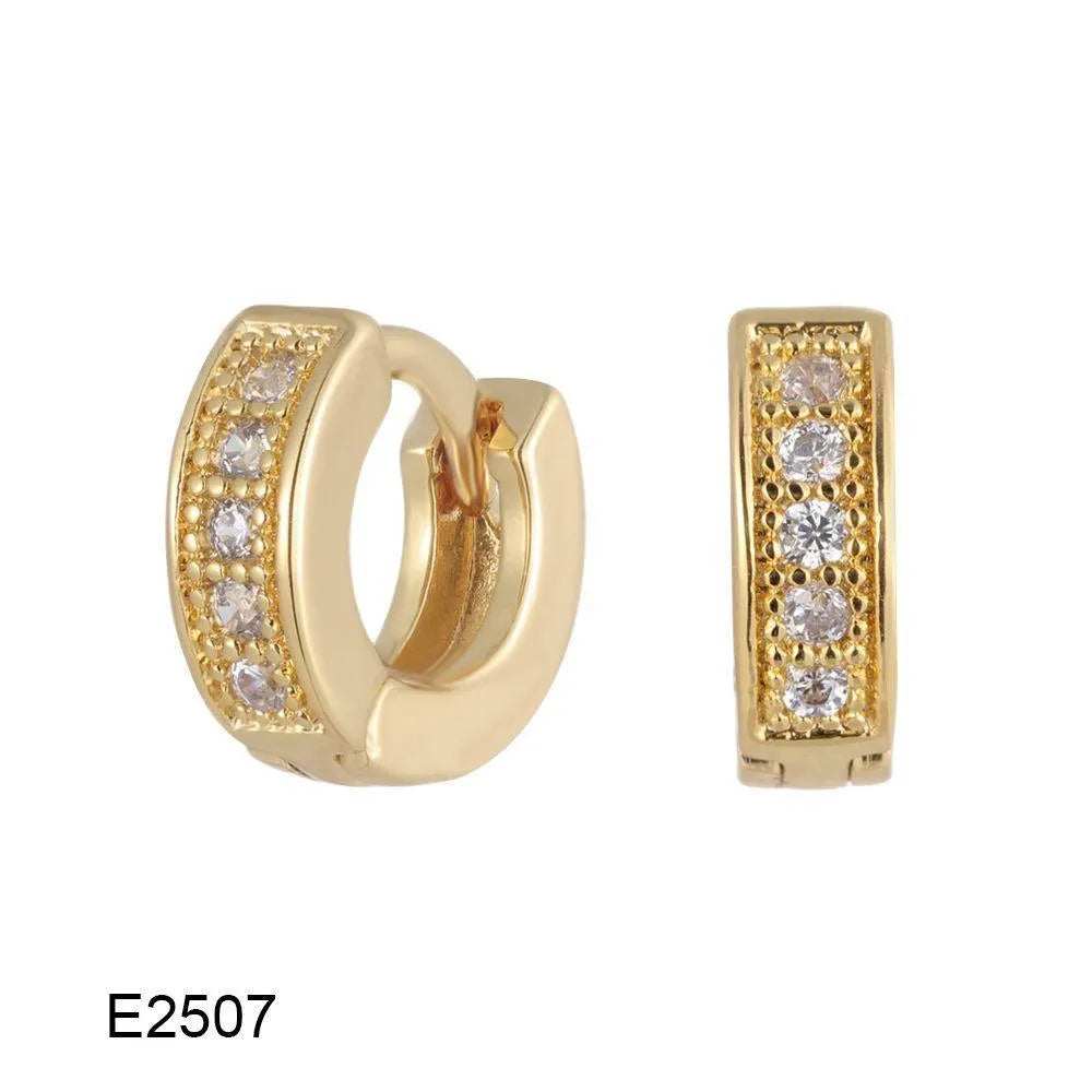 Gold plated heart-shaped ear clip earrings with zircon decoration and gang drill elements