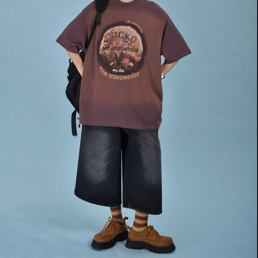 Men's straight-leg blue denim shorts with a loose fit and fifth pants length on a neutral background.