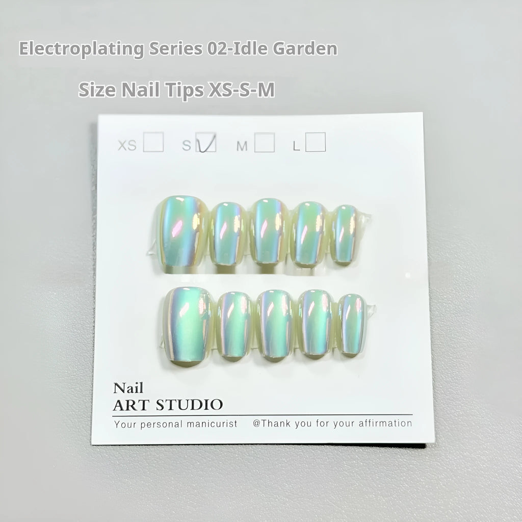 Electroplated Cat's Eye gel nails with Aurora armour effect in short ladder sizes