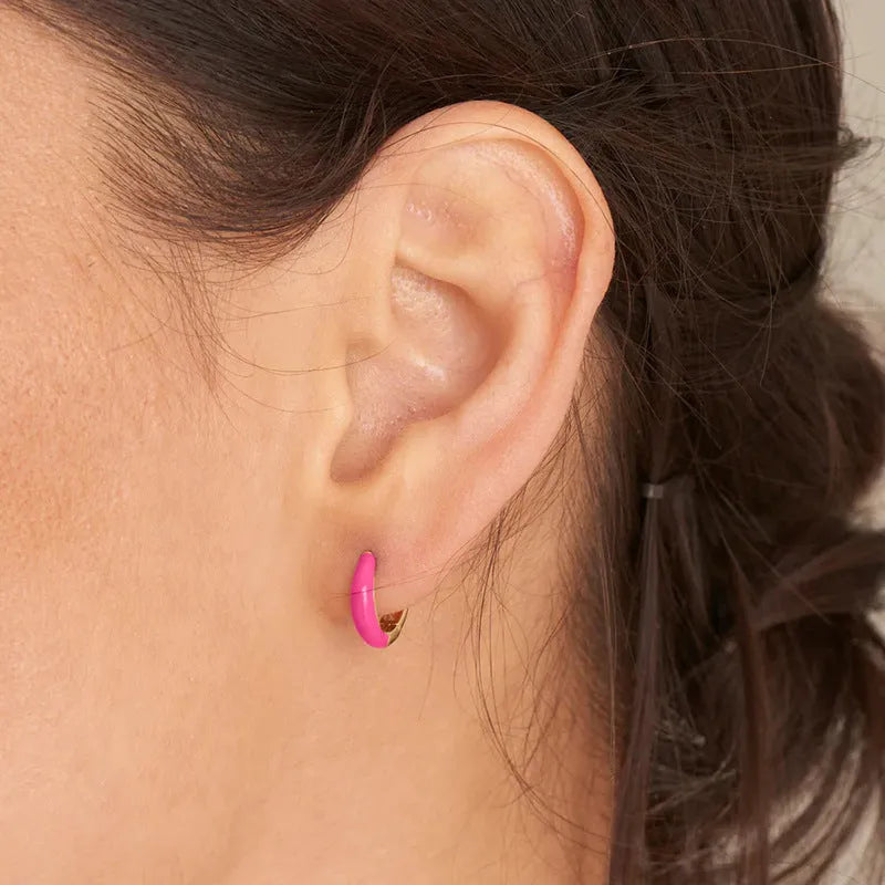 Epoxy oval curved earrings in seven colours with U-shaped geometric design