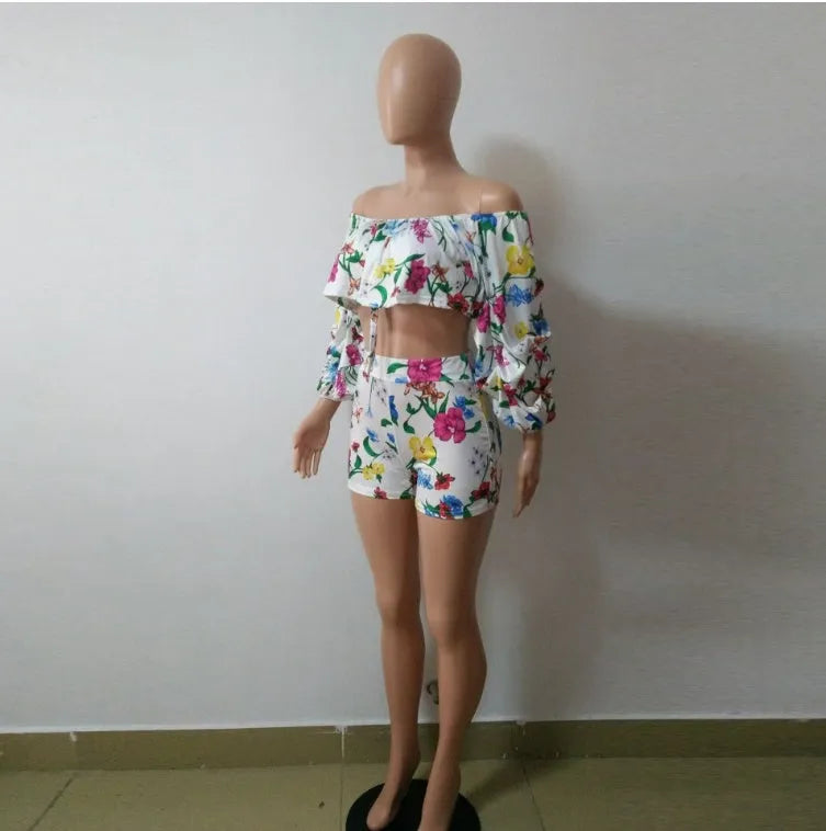 Sexy multicolour digital print two-piece set with long-sleeve pile top and matching shorts.