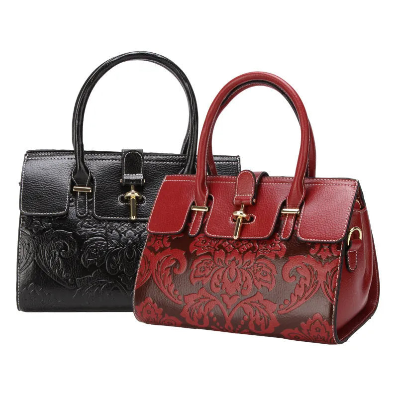 Women's vintage oval crossbody bag in genuine leather with organised interior compartments