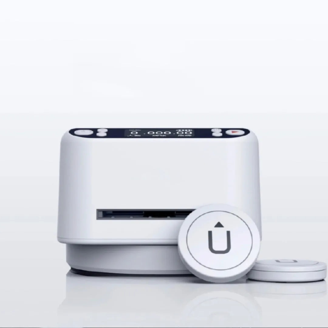 Automatic poker dealing device with plastic housing and card dispenser