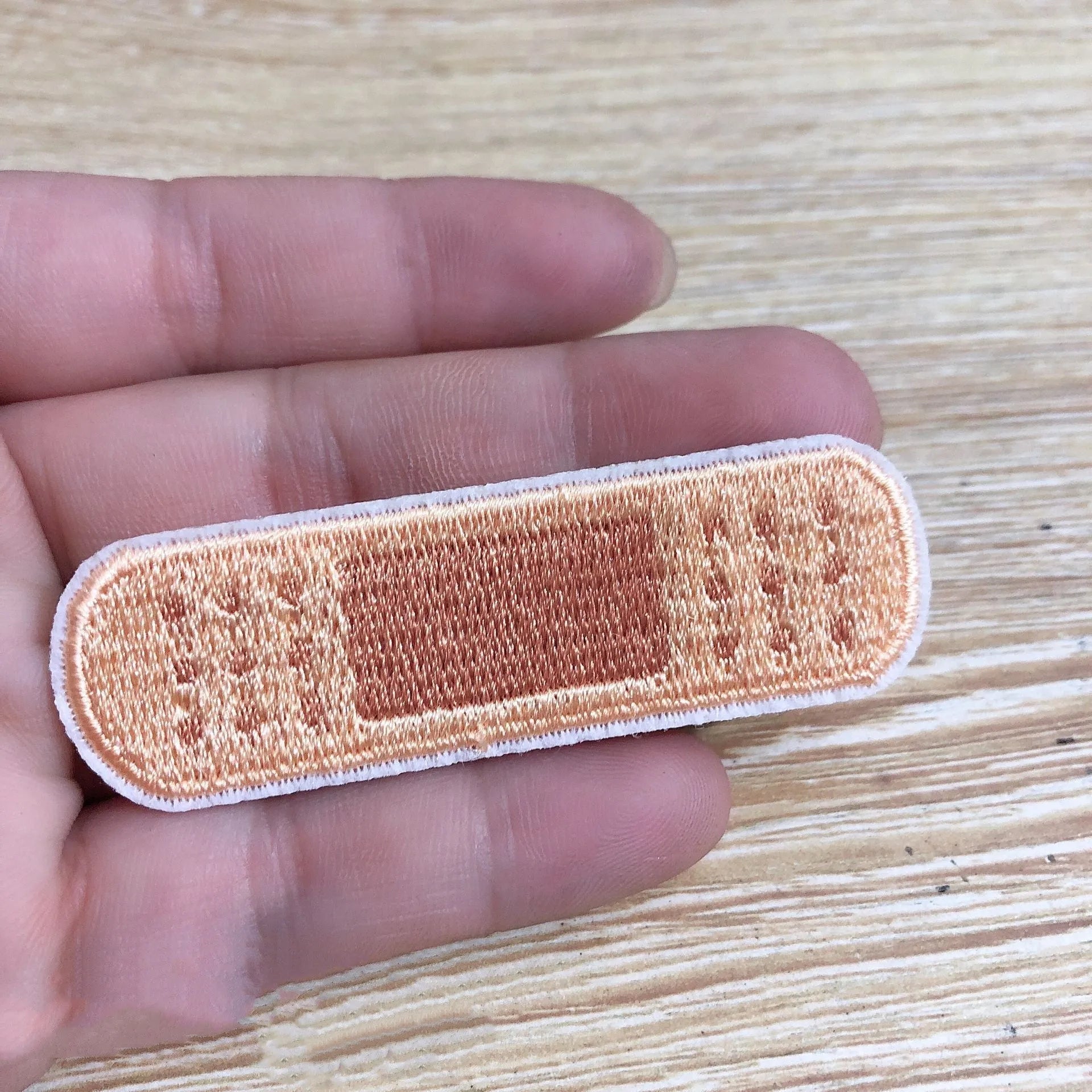 Pack of 10 computer embroidered patch badges for clothing decoration in four style choices