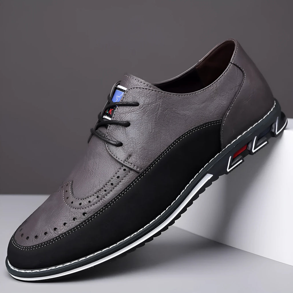 Men's low-top casual leather shoes in black with a rubber sole and sewing line detail.