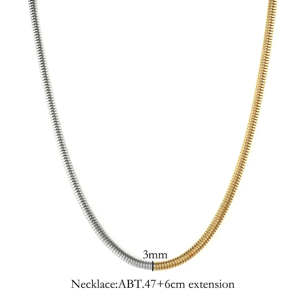 Gold colour stainless steel snake bones chain necklace with geometric lines, 3mm wide.