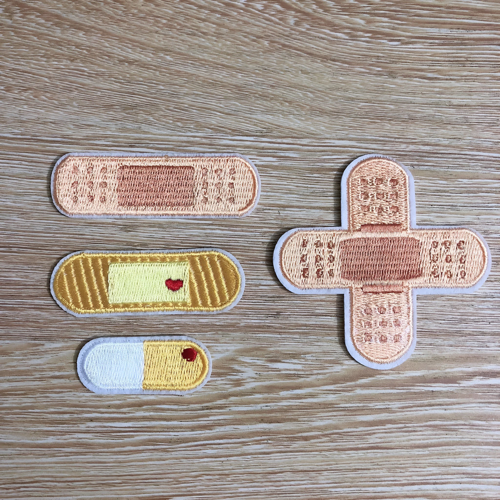 Pack of 10 computer embroidered patch badges for clothing decoration in four style choices