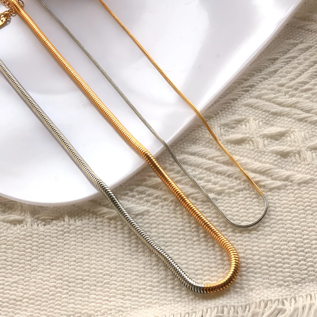 Gold colour stainless steel snake bones chain necklace with geometric lines, 3mm wide.