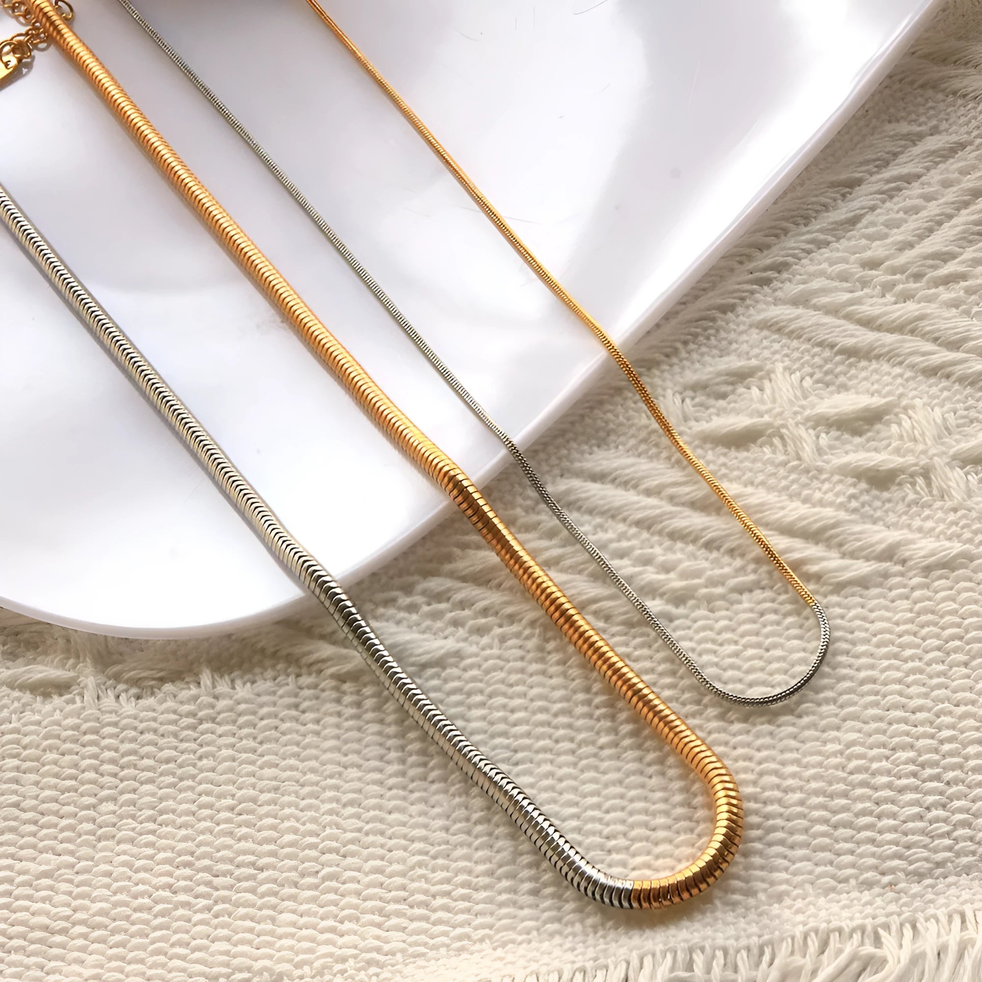 Gold colour stainless steel snake bones chain necklace with geometric lines, 3mm wide.