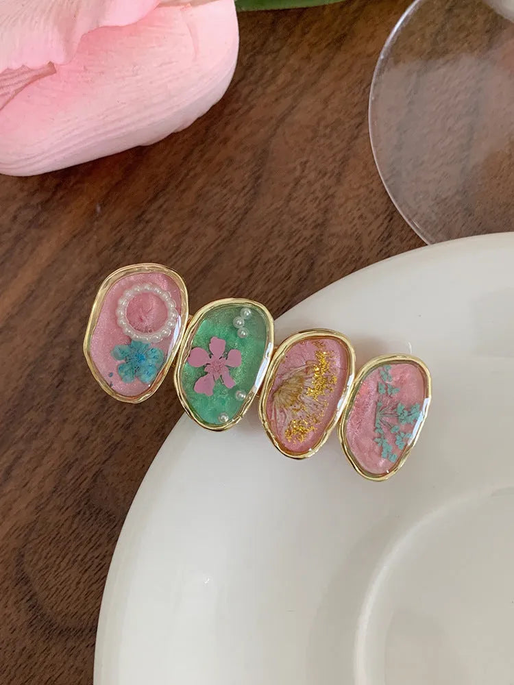 Forest Fairy side bangs hair clip for women in pink plastic and resin with Korean-style lines