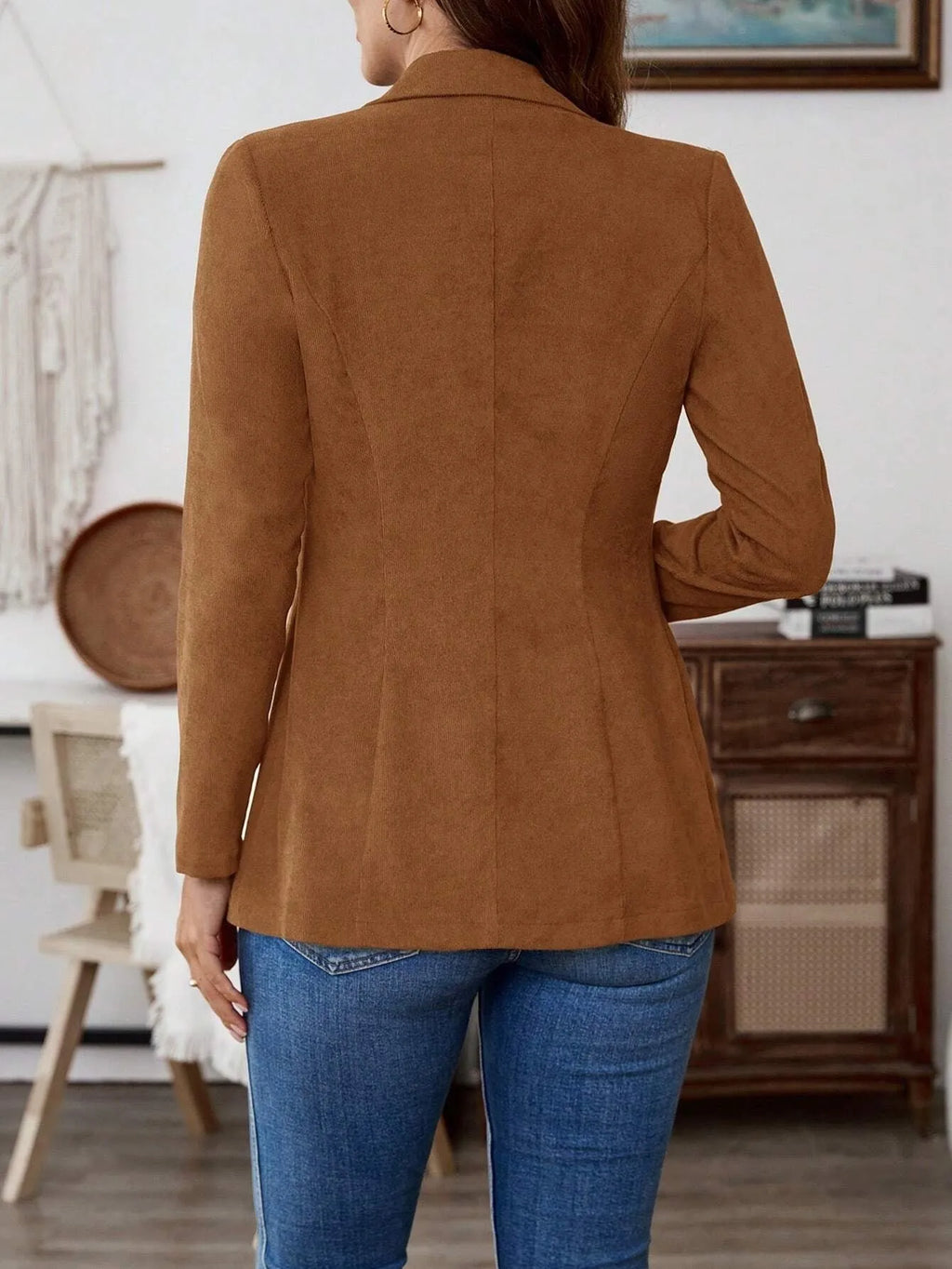 Brown men's lapel long sleeve single-breasted suit coat on a hanger
