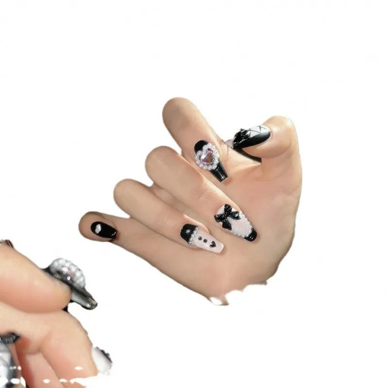 Black and peach heart hand-painted artificial nails with detachable adhesive in four sizes