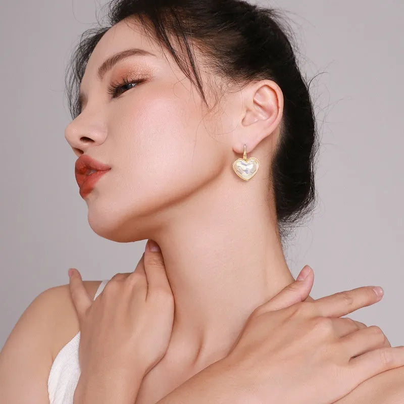 Gold-coloured alloy ear clip earrings with summer fashion design for women