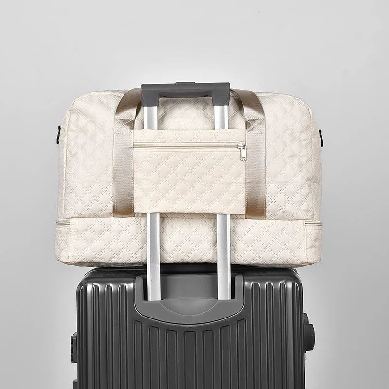 Large Oxford cloth travel bag in a solid colour showing its spacious design and street style details.