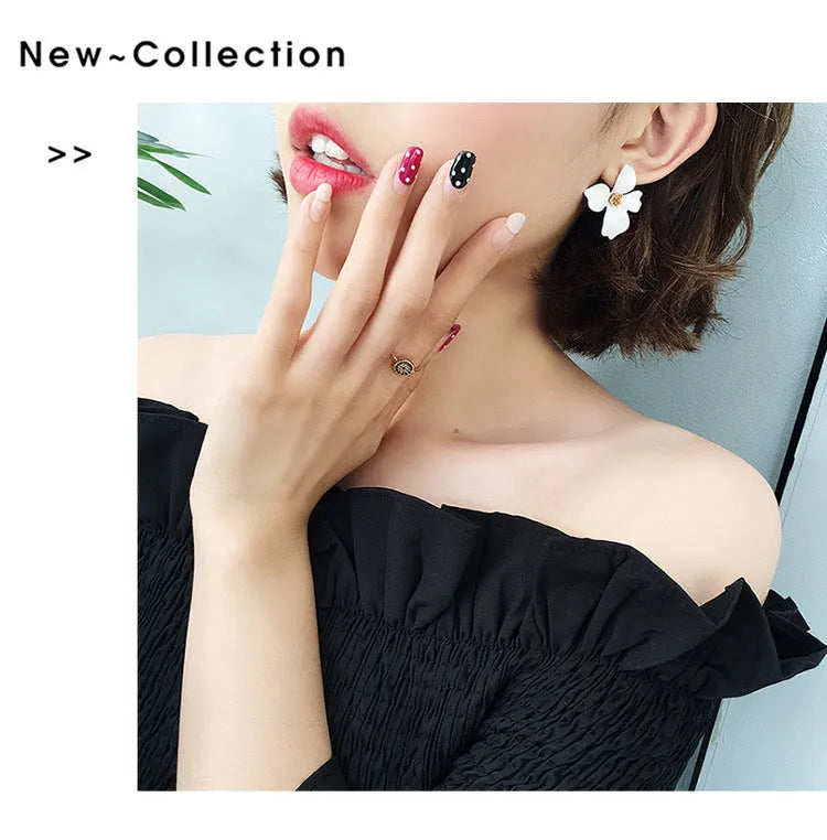 Flower shaped stud earrings in pink or white colour with electroplated alloy construction